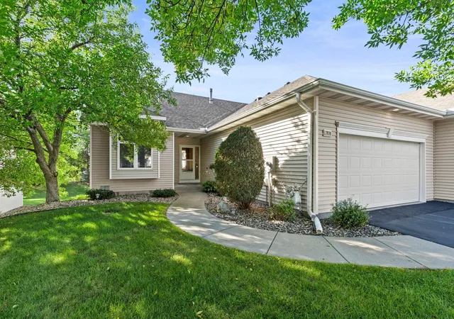 Photo 1 of Single family home for sale at 2830 Boulder Dr, Burnsville, MN 55337 | MLS# 7149163 | Listing updated on 2026-09-24