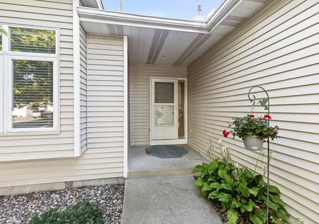 Photo 2 of Single family home for sale at 2830 Boulder Dr, Burnsville, MN 55337 | MLS# 7149163 | Listing updated on 2026-09-24