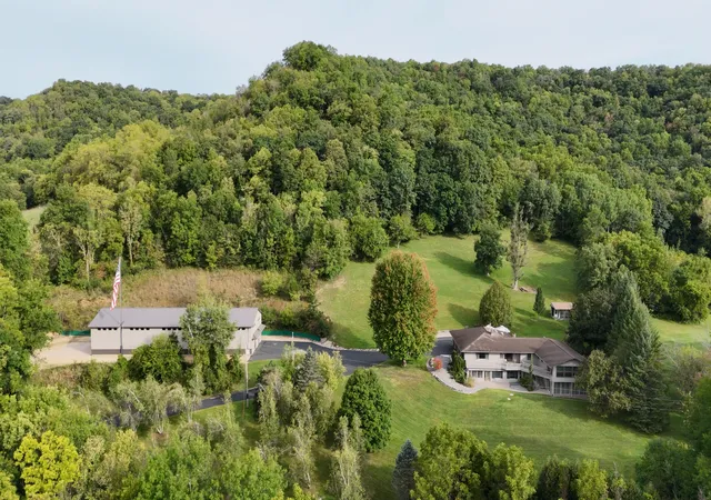 Photo 1 of Mansion for sale at 5000 County 21, La Crescent, MN 55947 | MLS# 7149166 | Listing updated on 2026-09-25