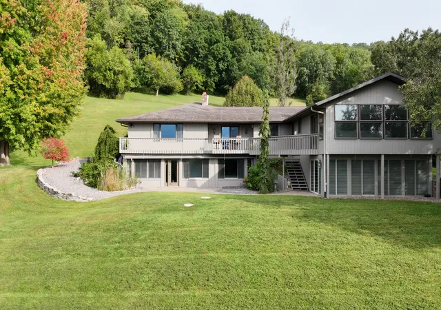 Photo 3 of Mansion for sale at 5000 County 21, La Crescent, MN 55947 | MLS# 7149166 | Listing updated on 2026-09-25