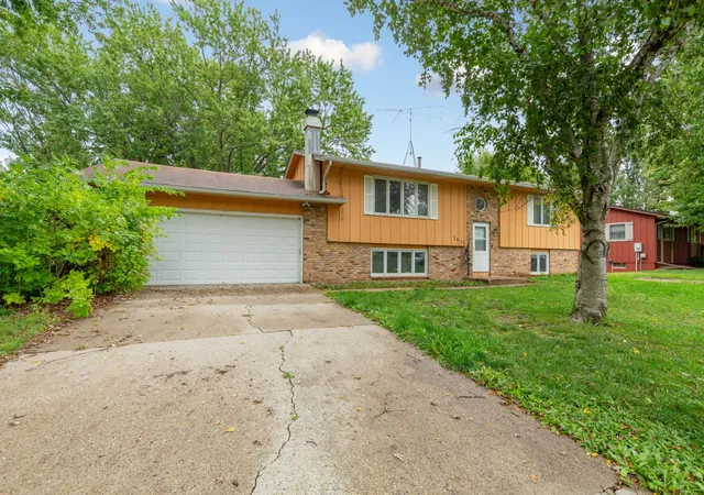 Photo 3 of Single family home for sale at 1513 Eisenhower Ct, Northfield, MN 55057 | MLS# 7149167 | Listing updated on 2026-09-25