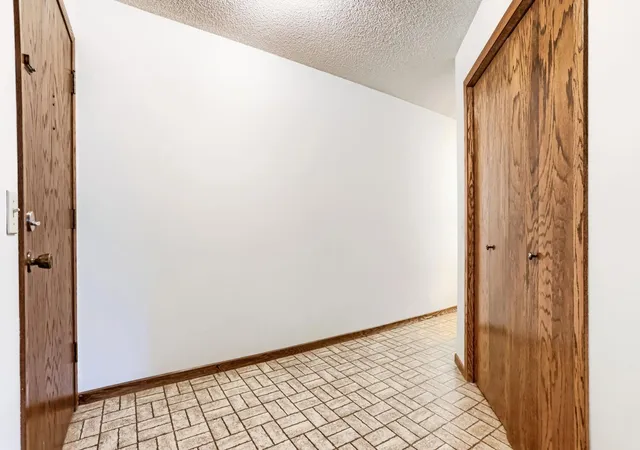 Photo 4 of Condo for sale at 4183 Hilltop Point #4183, Saint Paul, MN 55123 | MLS# 7149175 | Listing updated on 2026-10-01