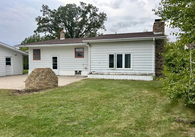 Photo 3 of Single family home for sale at 137 W 5th Street, Newfolden, MN 56738 | MLS# 7149194 | Listing updated on 2026-10-21