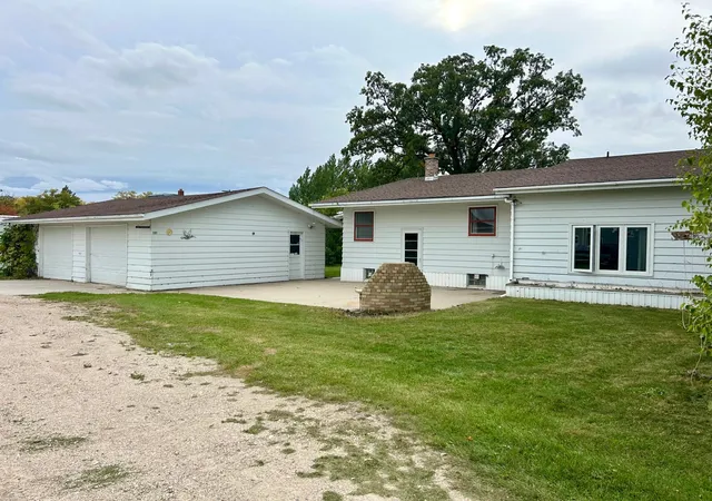 Photo 4 of Single family home for sale at 137 W 5th Street, Newfolden, MN 56738 | MLS# 7149194 | Listing updated on 2026-10-21