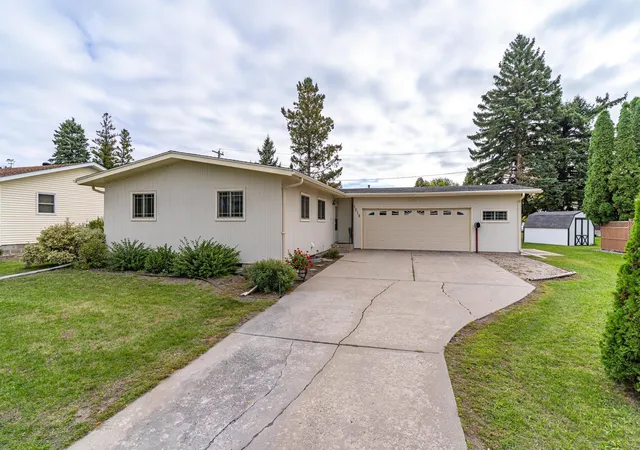Photo 1 of Single family home for sale at 1618 Hoven Ln, Crookston, MN 56716 | MLS# 7149227 | Listing updated on 2026-09-23
