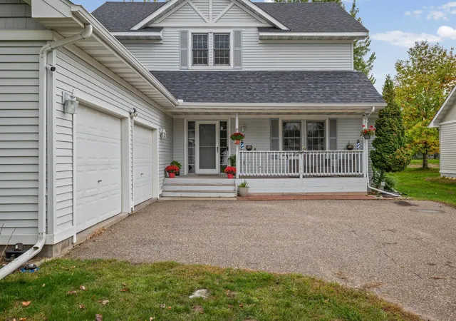 Photo 2 of Single family home for sale at 611 Bellvue Ln, Minneapolis, MN 55430 | MLS# 7149289 | Listing updated on 2026-10-03