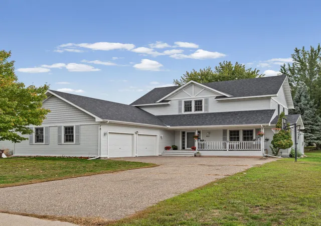 Photo 3 of Single family home for sale at 611 Bellvue Ln, Minneapolis, MN 55430 | MLS# 7149289 | Listing updated on 2026-10-03