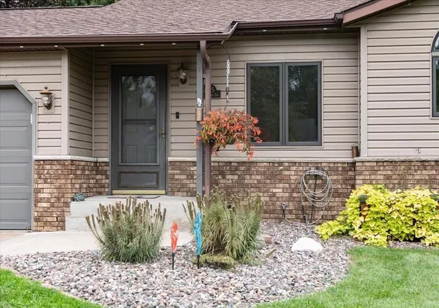 Photo 4 of Single family home for sale at 2925 Plum Tree Cir S, Menomonie, WI 54751 | MLS# 7149294 | Listing updated on 2026-09-25