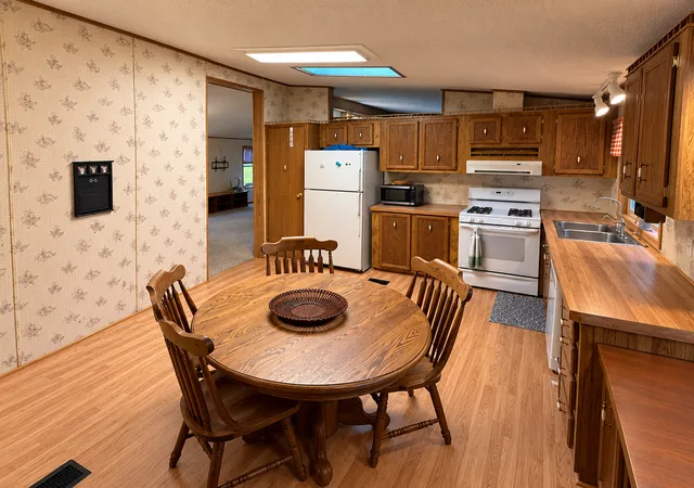 Photo 3 of Single family home for sale at 701 N Shakespeare Ave, Mankato, MN 56001 | MLS# 7149299 | Listing updated on 2026-09-26