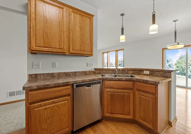 Photo 4 of Single family home for sale at 1096 Danube Ave, Shakopee, MN 55379 | MLS# 7149300 | Listing updated on 2026-10-05