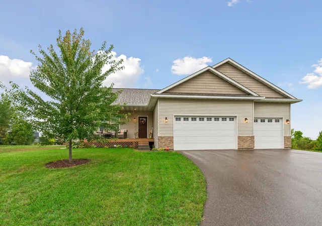 Photo 1 of Single family home for sale at 663 Alaska Pl, Cambridge, MN 55008 | MLS# 7149307 | Listing updated on 2026-10-07