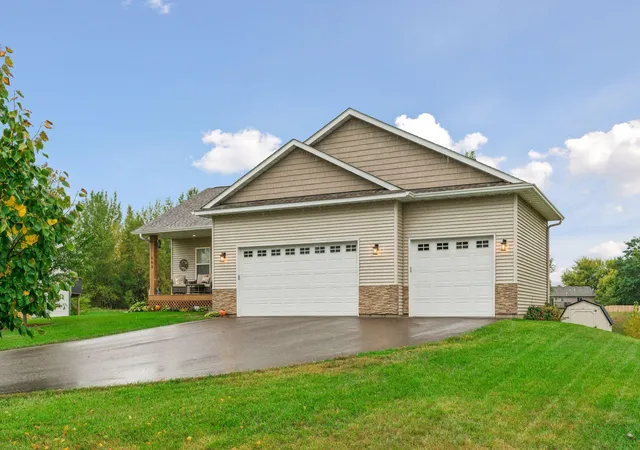 Photo 2 of Single family home for sale at 663 Alaska Pl, Cambridge, MN 55008 | MLS# 7149307 | Listing updated on 2026-10-07
