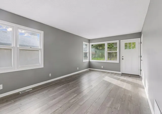 Photo 4 of House for sale at 1015 43 1/2 Ave NE, Minneapolis, MN 55421 | MLS# 7149322 | Listing updated on 2026-10-08