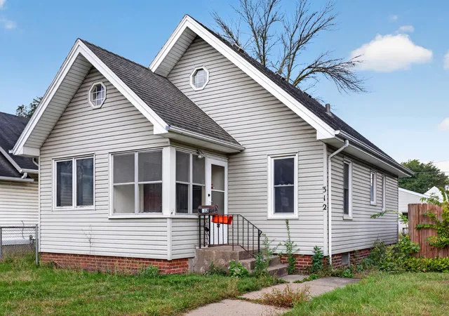 Photo 2 of Single family home for sale at 312 5th Avenue S, South Saint Paul, MN 55075 | MLS# 7149348 | Listing updated on 2026-10-08