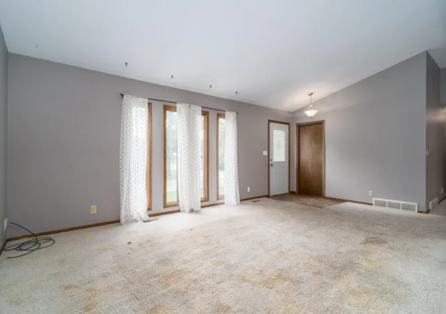 Photo 3 of Single family home for sale at 1313 Albert St, Crookston, MN 56716 | MLS# 7149355 | Listing updated on 2026-09-24