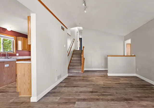 Photo 4 of Single family home for sale at 1017 Scott Ln, Belle Plaine, MN 56011 | MLS# 7149366 | Listing updated on 2026-10-30