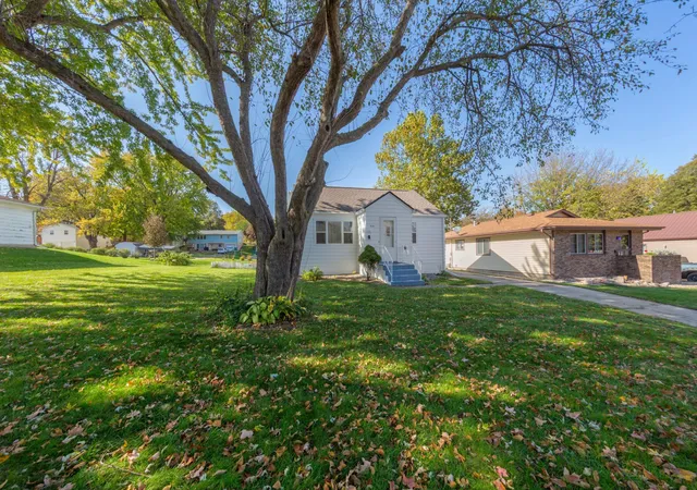 Photo 1 of Single family home for sale at 416 10th Street Se, Waseca, MN 56093 | MLS# 7149388 | Listing updated on 2026-10-23