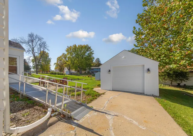 Photo 4 of Single family home for sale at 416 10th Street SE, Waseca, MN 56093 | MLS# 7149388 | Listing updated on 2026-10-23