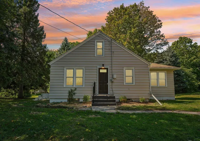 Photo 1 of Sale Pending at 625 Bear Ave N, Saint Paul, MN 55127 | MLS# 7149394 | Listing updated on 2026-10-28