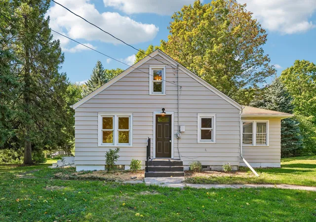 Photo 1 of Sale Pending at 625 Bear Ave N, Saint Paul, MN 55127 | MLS# 7149394 | Listing updated on 2026-10-28
