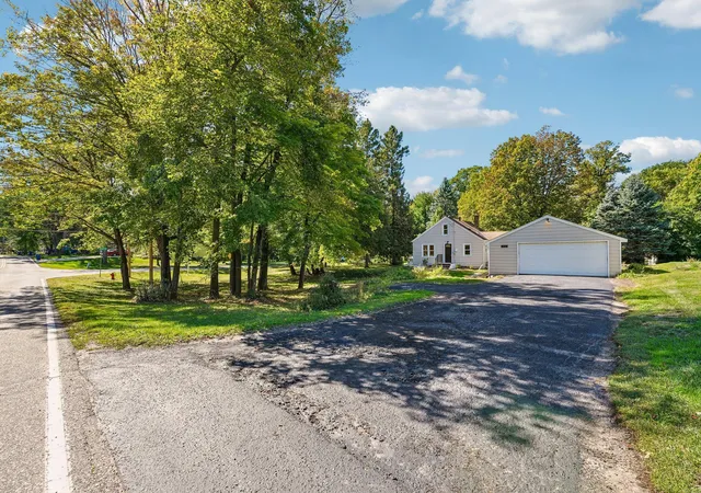 Photo 2 of Sale Pending at 625 Bear Ave N, Saint Paul, MN 55127 | MLS# 7149394 | Listing updated on 2026-10-28