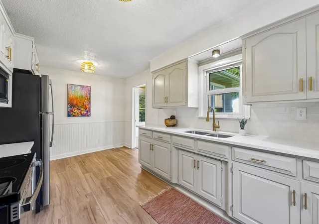 Photo 4 of Sale Pending at 625 Bear Ave N, Saint Paul, MN 55127 | MLS# 7149394 | Listing updated on 2026-10-28