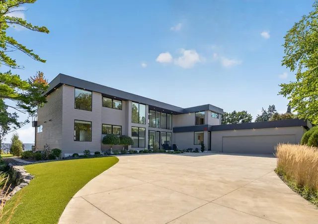 Photo 3 of Mansion for sale at 1225 Shoreline Dr, Wayzata, MN 55391 | MLS# 7149399 | Listing updated on 2026-10-09