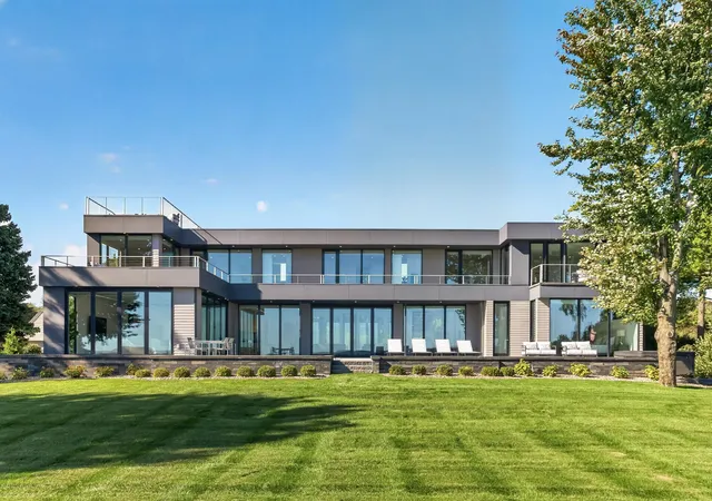 Photo 3 of Single family home for sale at 1225 Shoreline Dr, Wayzata, MN 55391 | MLS# 7149399 | Listing updated on 2026-10-09