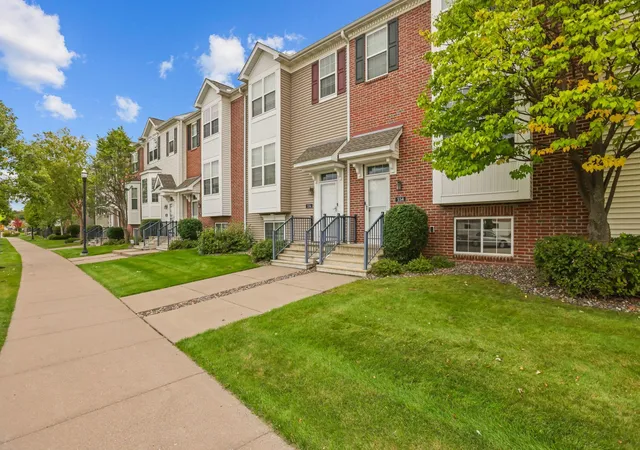 Photo 4 of Single family home for sale at 554 Huset Pkwy NE, Minneapolis, MN 55421 | MLS# 7149407 | Listing updated on 2026-09-25