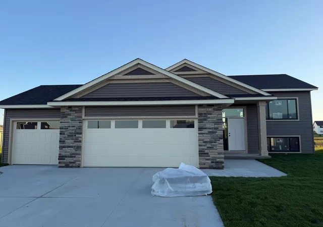 Photo 1 of Single family home for sale at 2219 Elk Run Dr Se, Pine Island, MN 55963 | MLS# 7149409 | Listing updated on 2026-10-21