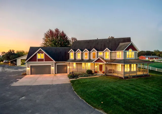 Photo 2 of Mansion for sale at 2850 105th Street E, Inver Grove Heights, MN 55077 | MLS# 7149413 | Listing updated on 2026-10-23