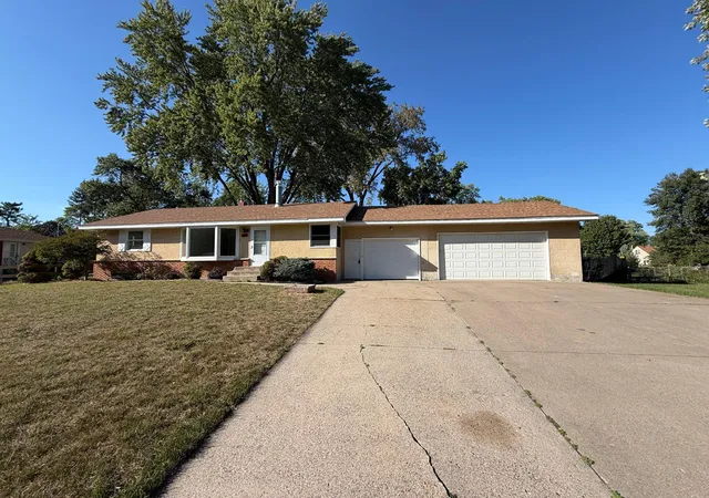 Photo 1 of Single family home for sale at 1181 Laurie Rd W, Saint Paul, MN 55113 | MLS# 7149421 | Listing updated on 2026-09-24