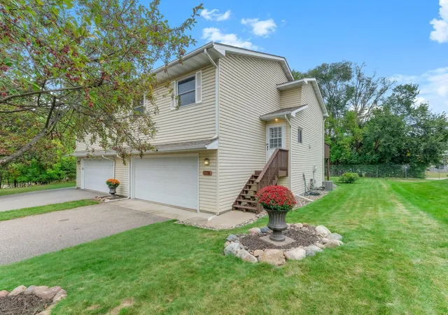Photo 1 of Townhouse for sale at 278 Morningside Cir, Saint Paul, MN 55119 | MLS# 7149422 | Listing updated on 2026-10-06