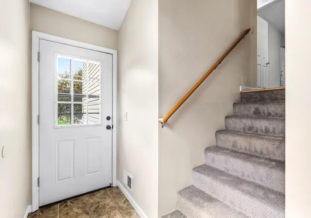 Photo 3 of Townhouse for sale at 278 Morningside Cir, Saint Paul, MN 55119 | MLS# 7149422 | Listing updated on 2026-10-06