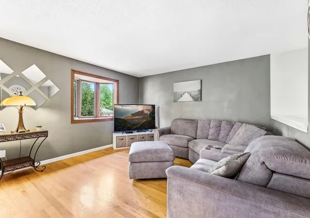 Photo 4 of Townhouse for sale at 278 Morningside Cir, Saint Paul, MN 55119 | MLS# 7149422 | Listing updated on 2026-10-06