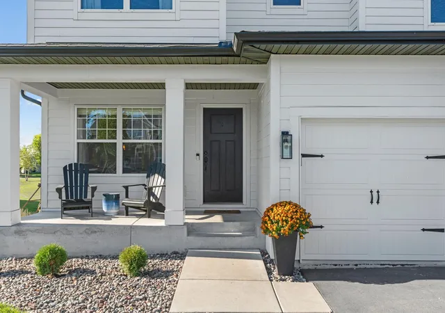 Photo 3 of Single family home for sale at 3762 Crane Is Ct, Excelsior, MN 55331 | MLS# 7149435 | Listing updated on 2026-10-08