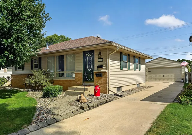 Single family home for sale at 2528 11th Avenue NW, Rochester, MN 55901 | MLS# 7149459