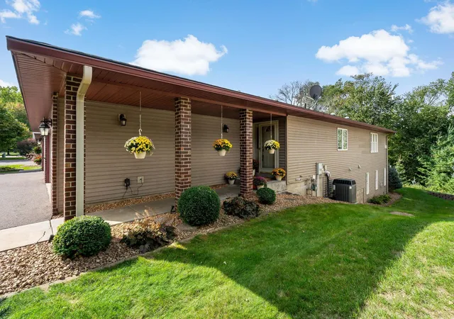 Photo 3 of Townhouse for sale at 7161 Cahill Ave, Inver Grove Heights, MN 55076 | MLS# 7149482 | Listing updated on 2026-10-05