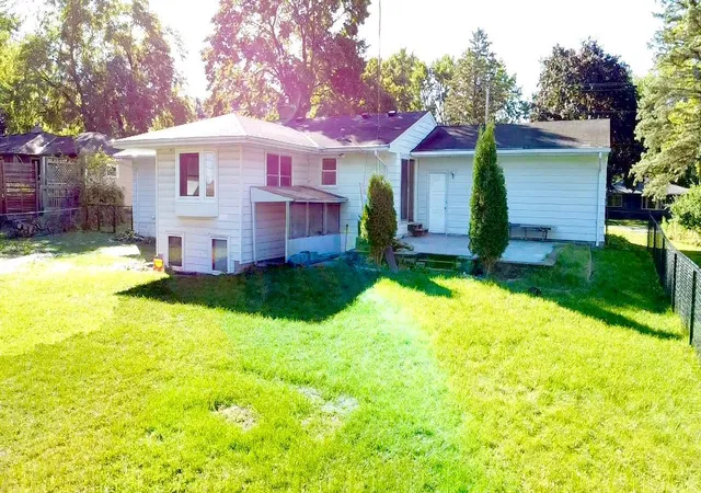 Photo 3 of Single family home for sale at 795 County Rd B2 W, Saint Paul, MN 55113 | MLS# 7149483 | Listing updated on 2026-09-28