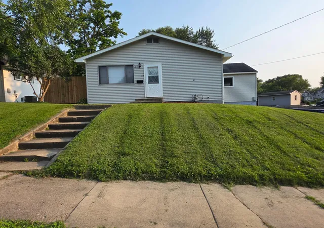 Photo 2 of Single family home for sale at 610 Sheridan St, Albert Lea, MN 56007 | MLS# 7149494 | Listing updated on 2026-09-25