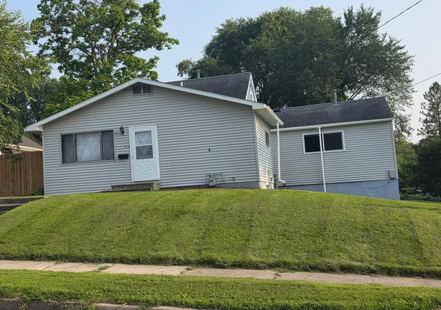 Photo 3 of Single family home for sale at 610 Sheridan St, Albert Lea, MN 56007 | MLS# 7149494 | Listing updated on 2026-09-25