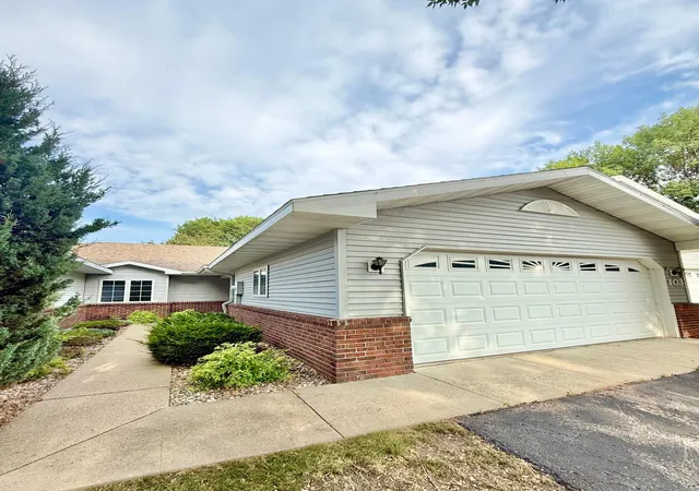 Townhouse for sale at 103 Raven Ct, Mankato, MN 56001 | MLS# 7149502