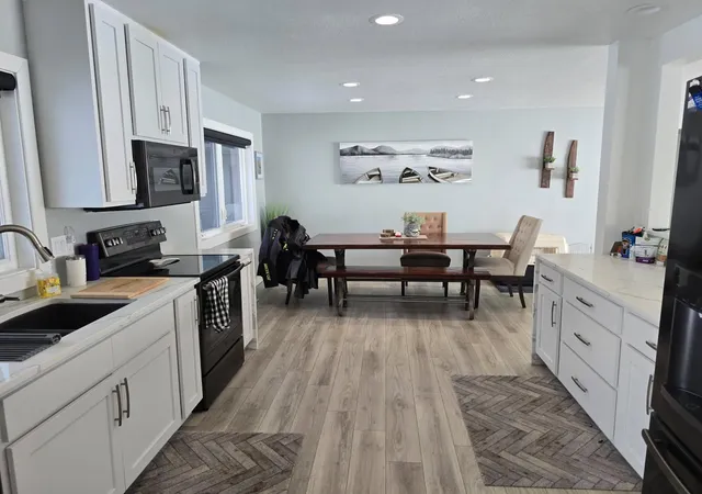 Photo 4 of Single family home for sale at 742 Shorewood Dr, Detroit Lakes, MN 56501 | MLS# 7149508 | Listing updated on 2026-09-23