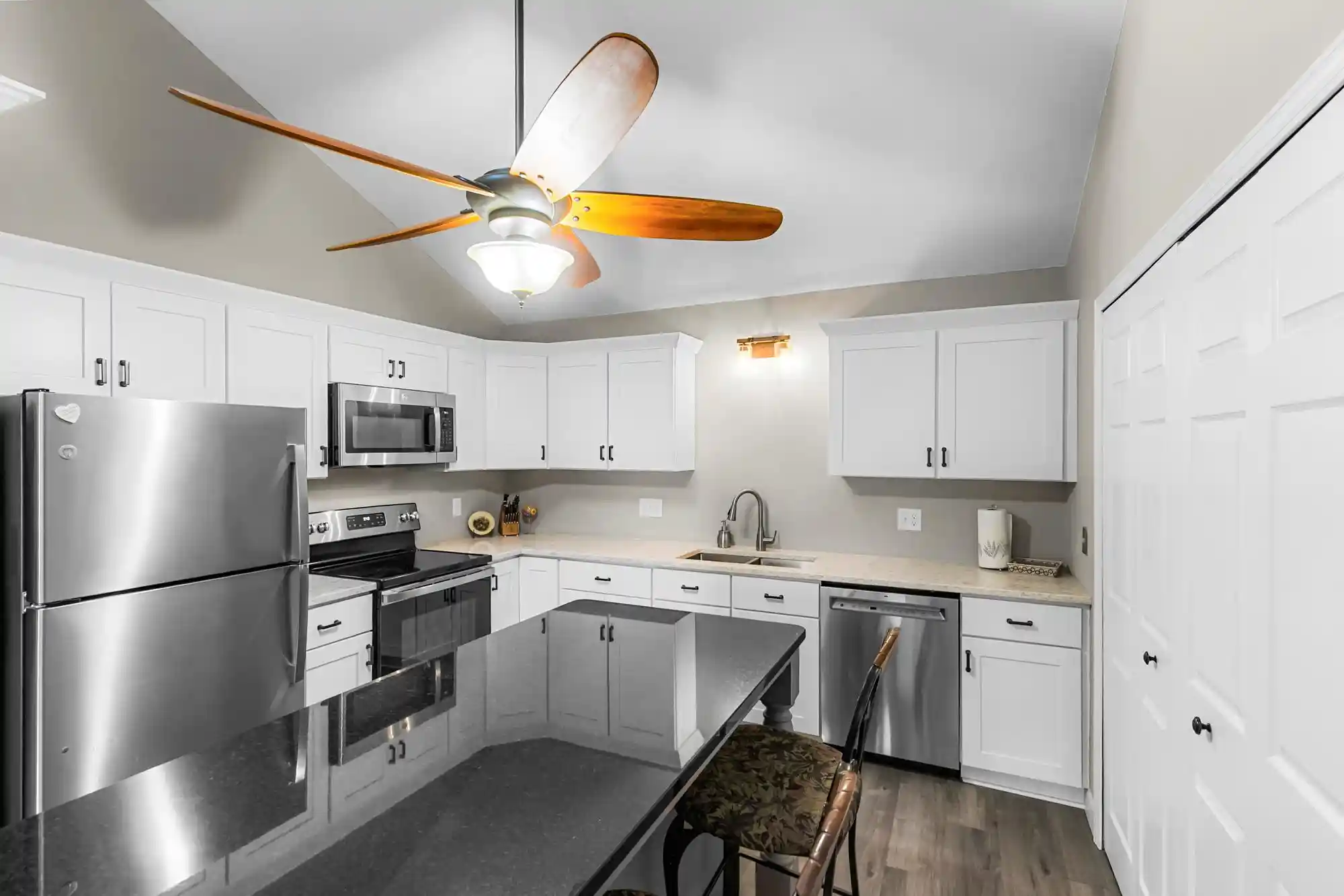 Listing Photo 1 - Condo for sale in 3290 Greenbrier St located at 3290 Greenbrier St, Vadnais Heights, MN 55127 - Unit #3290C