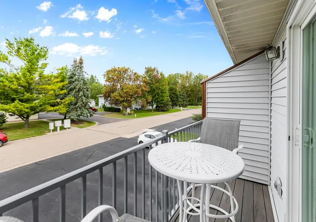 Photo 4 of Condo for sale at 3290 Greenbrier St #3290C, Saint Paul, MN 55127 | MLS# 7149522 | Listing updated on 2026-09-25