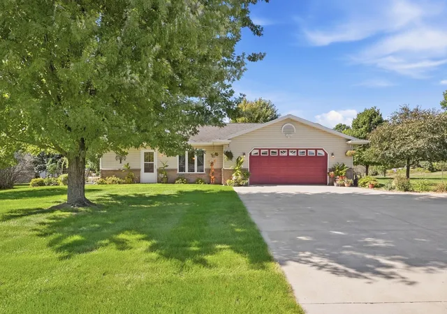 Photo 1 of Single family home for sale at 2782 Le Homme Dieu Hts Ct Ne, Alexandria, MN 56308 | MLS# 7149527 | Listing updated on 2026-10-07