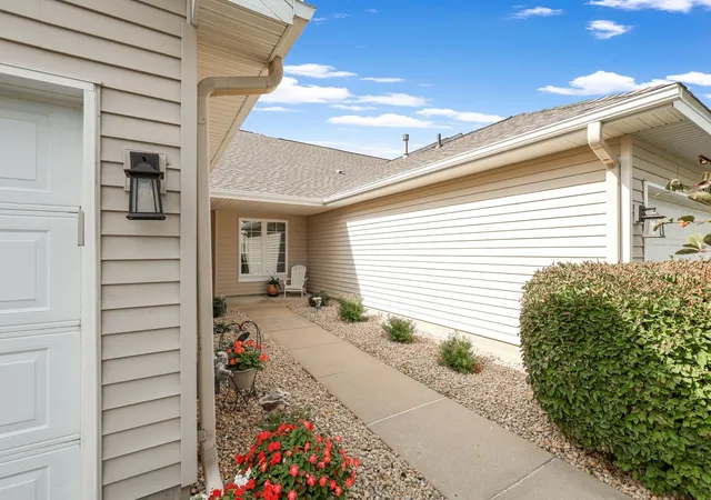 Photo 3 of Single family home for sale at 17471 Deerfield Dr Se, Prior Lake, MN 55372 | MLS# 7149532 | Listing updated on 2026-10-16
