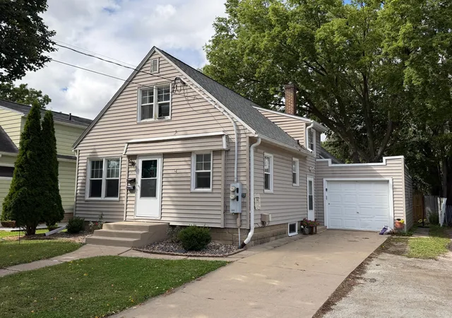 Photo 1 of Sale Pending at 1033 3rd Avenue Se, Rochester, MN 55904 | MLS# 7149538 | Listing updated on 2026-10-06