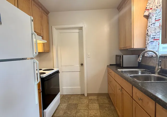 Listing Photo 4 - Condo for sale in building located at 1033 3rd Ave SE, Rochester, MN 55904