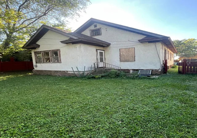 Photo 3 of Sale Pending at 1020 Vincent Ave N, Minneapolis, MN 55411 | MLS# 7149545 | Listing updated on 2026-10-07